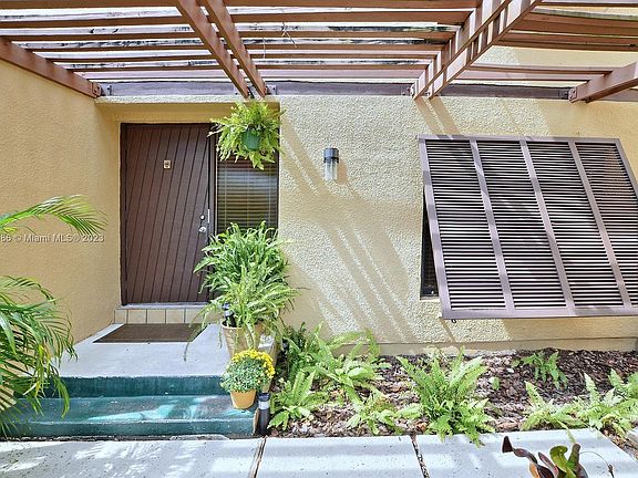 5th image of 1310 E Golfview Dr
