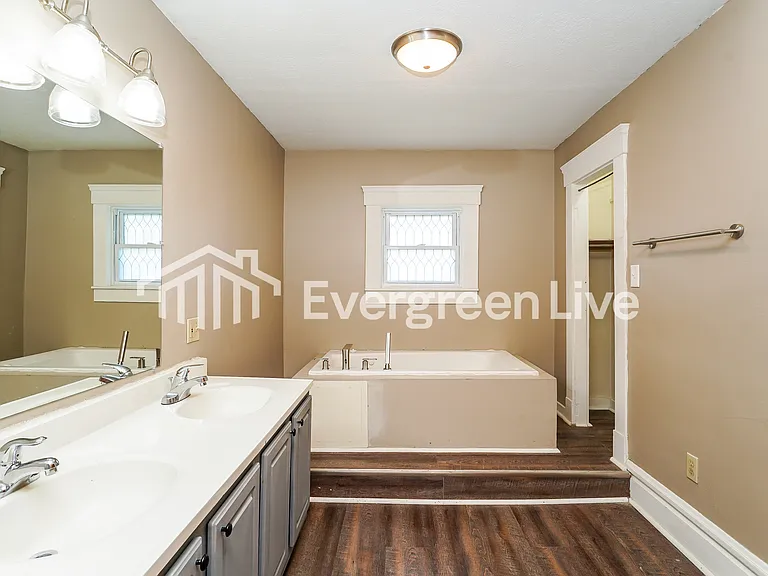 1373 Sprague St — Photo 9