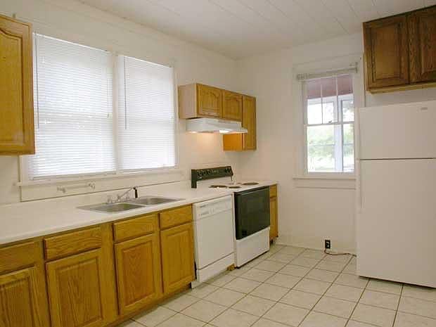 Lots of cabinets in kitchen!