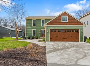1751 W Shore Dr, Delafield, WI 53018