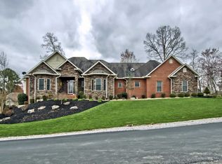 203 Tahlequah Dr, Loudon, TN 37774