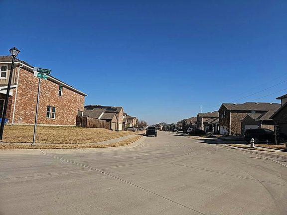 4th image of 409 Covington Cv