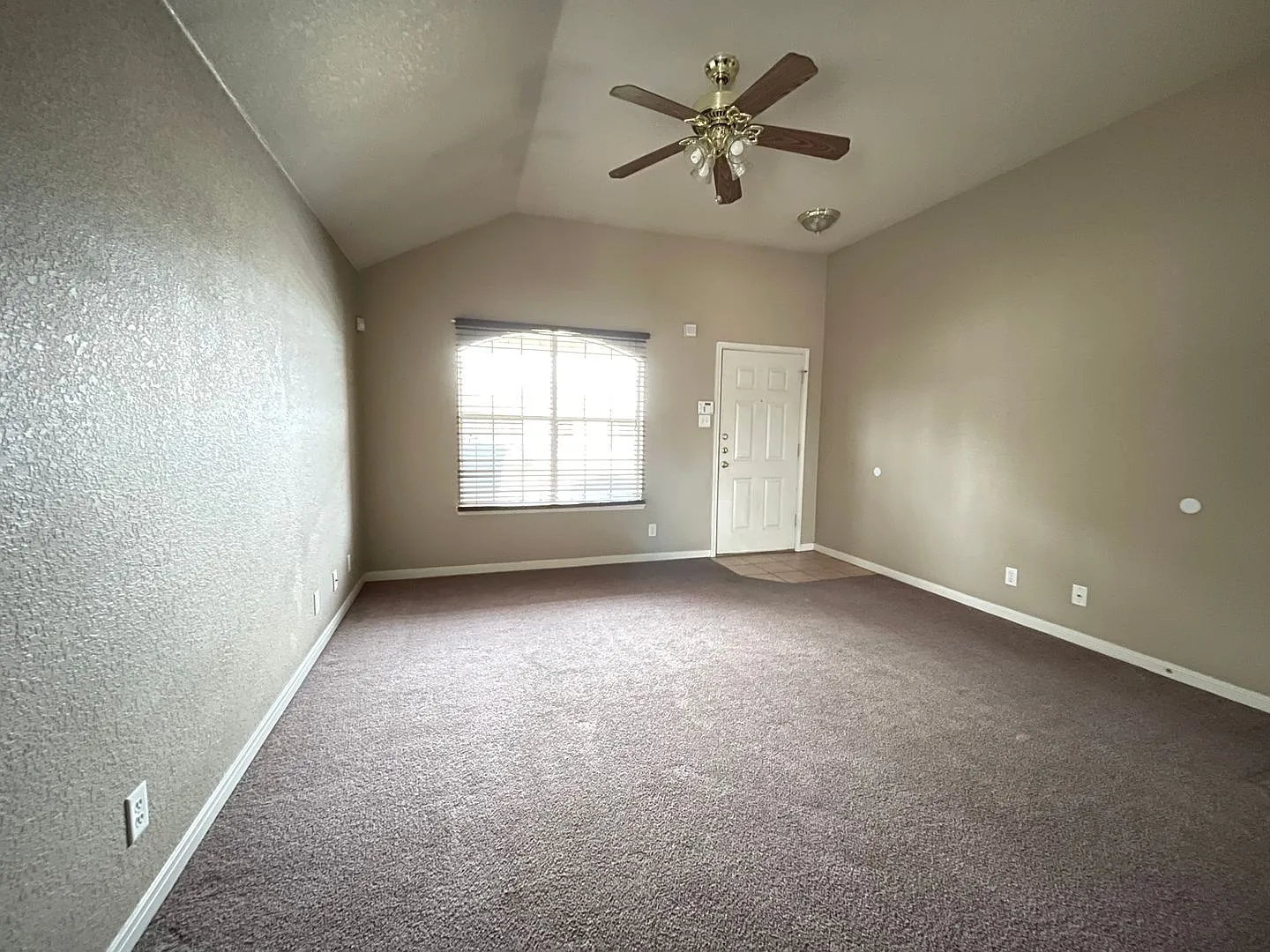 4702 John David Dr — Photo 4