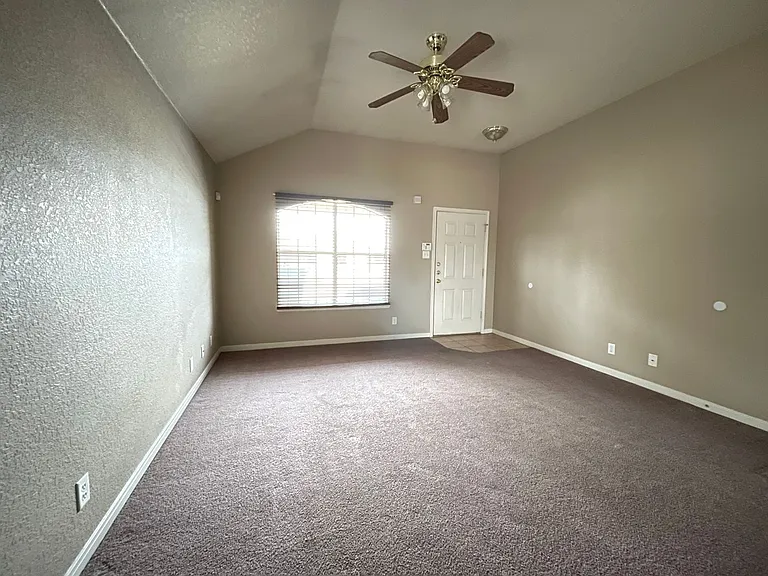 4702 John David Dr — Photo 4