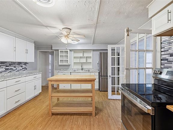 3rd image of 438 Lindsay Rd