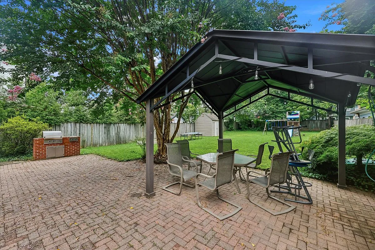 6 bed, 4.5 bath, 3730 sqft, $7,300 — Photo 3