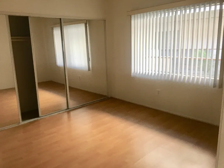 125.5 N Doheny Dr #302 — Photo 4