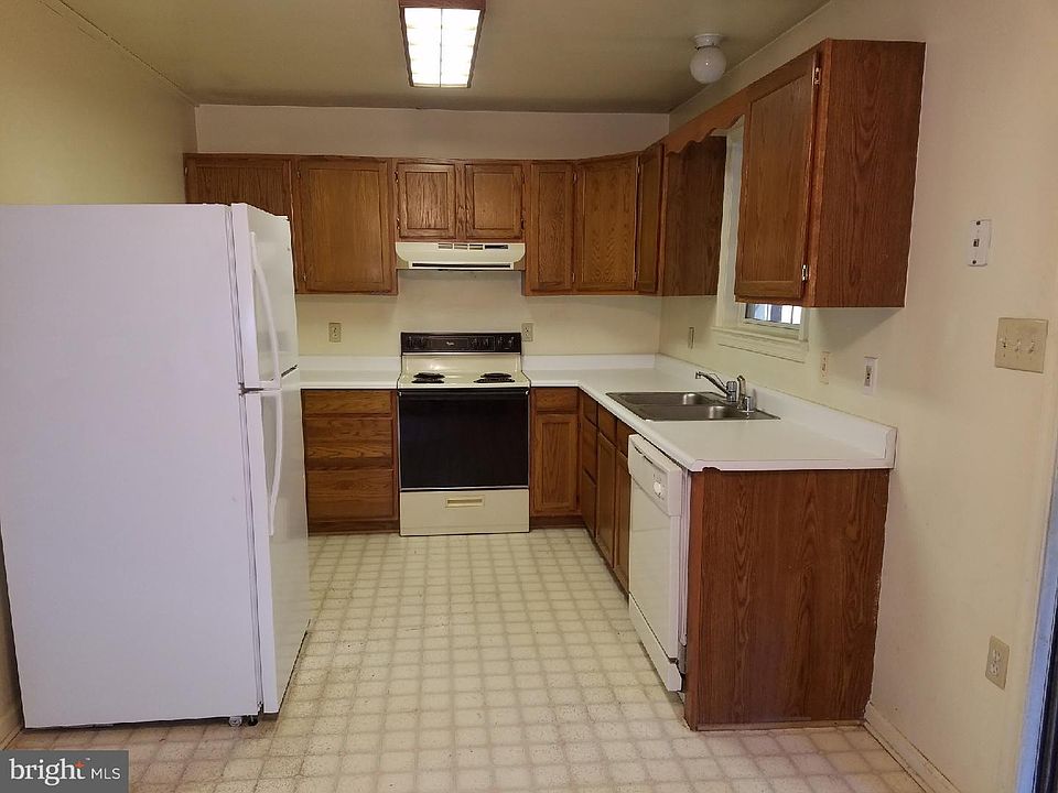 2nd image of 1155 Valley View Rd