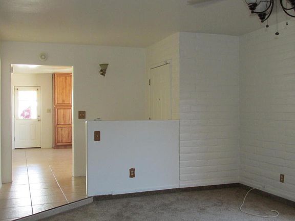 3rd image of 933 N Miller Dr