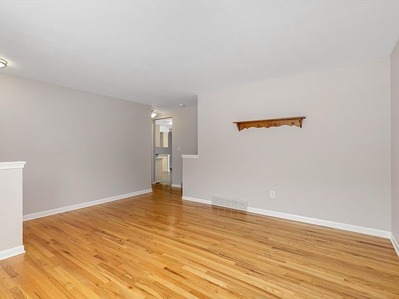 5th image of 37177 Bristol St
