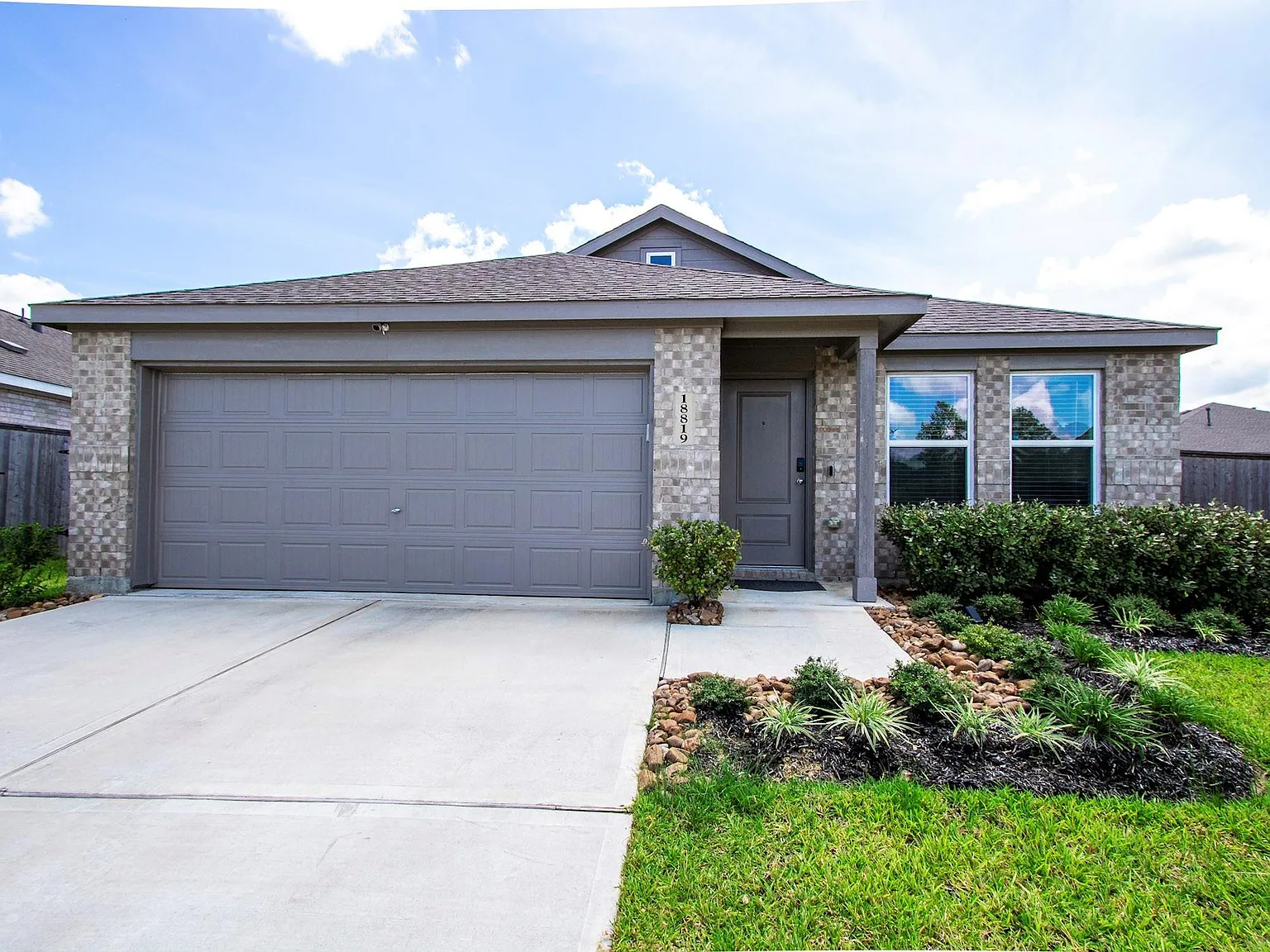 3 bed, 2.0 bath, 1522 sqft, $2,100 — Photo 1