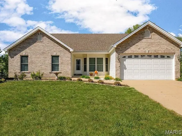 34 Saint Nicholas Ct, O'Fallon, MO 63366