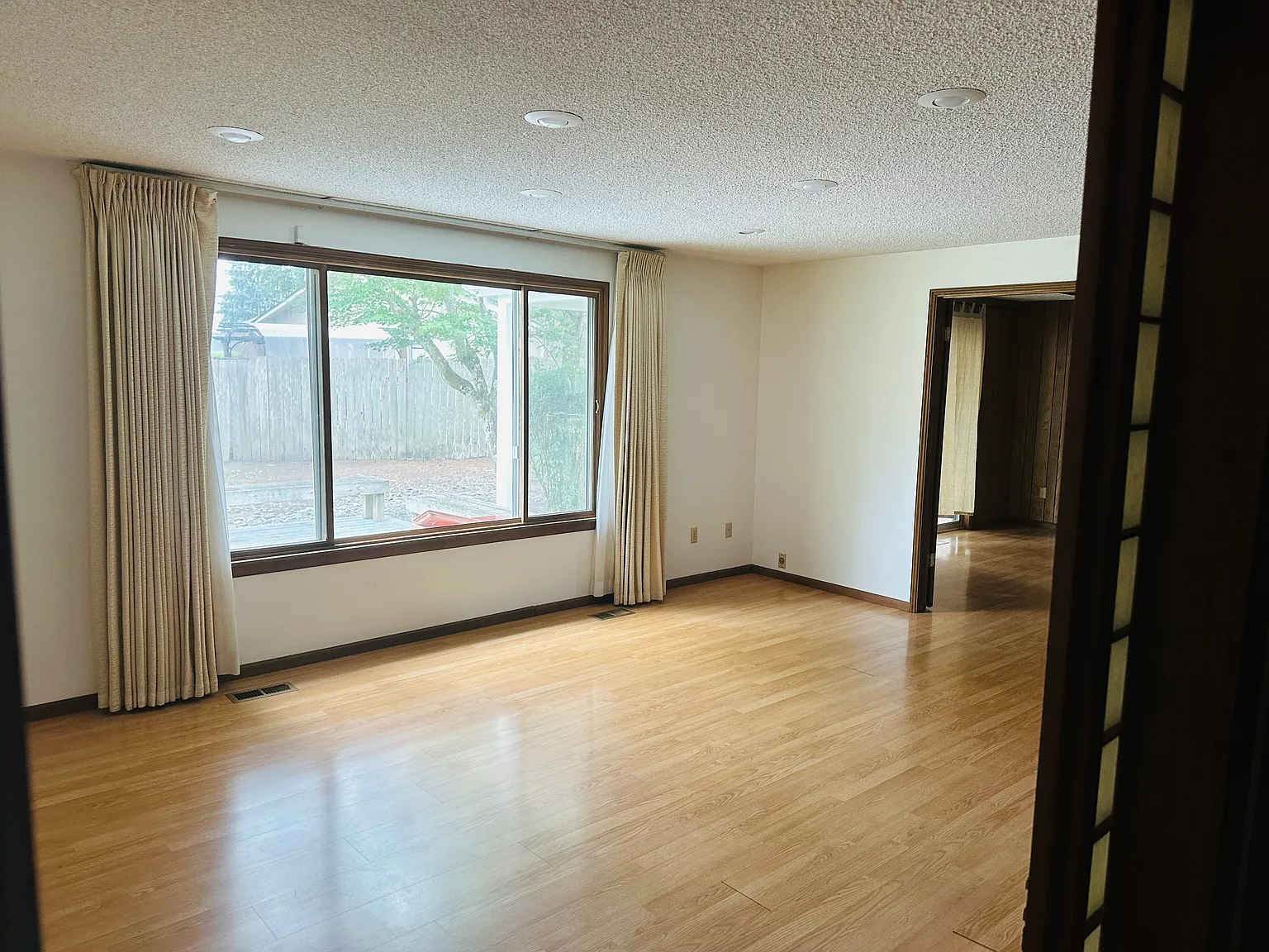 4 bed, 2071 sqft, $3,200 — Photo 3