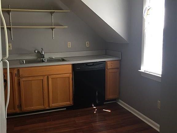 5th image of 1056 Little Bay Ave #B