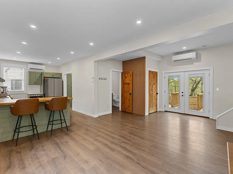 335 Salisbury St — Photo 2