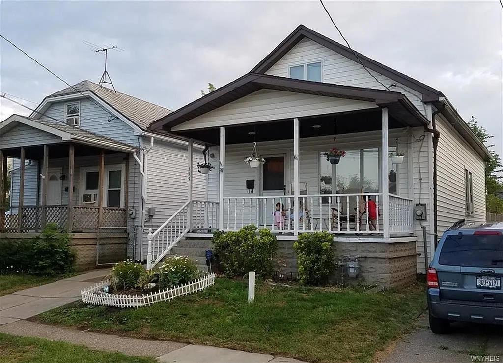 359 Riverside Ave photo 1