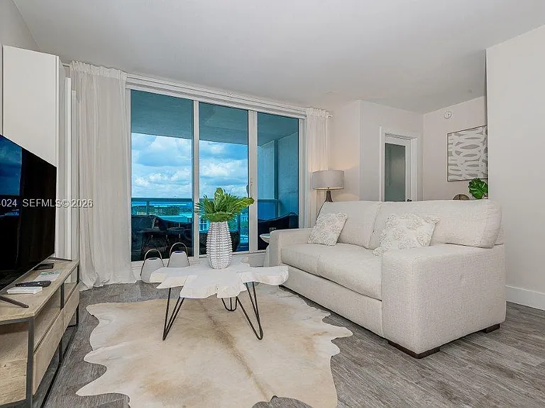 2301 Collins Ave #926 — Photo 5