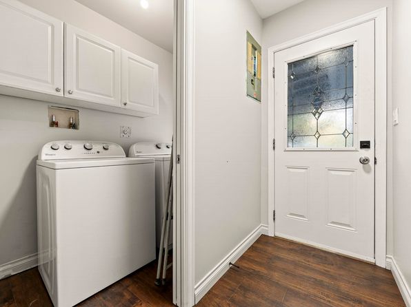 3 bedroom rental in Surrey — photo 17