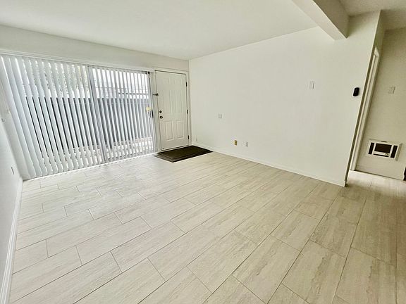 3rd image of 3454 Castle Glen Dr Unit 132