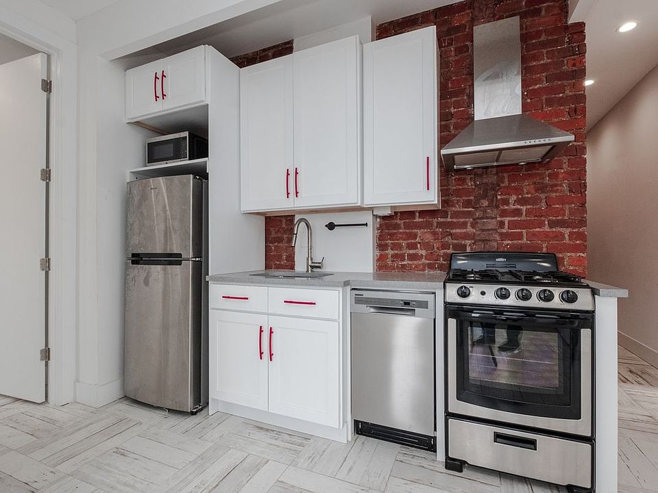 1st image of 77 Varet St APT 22