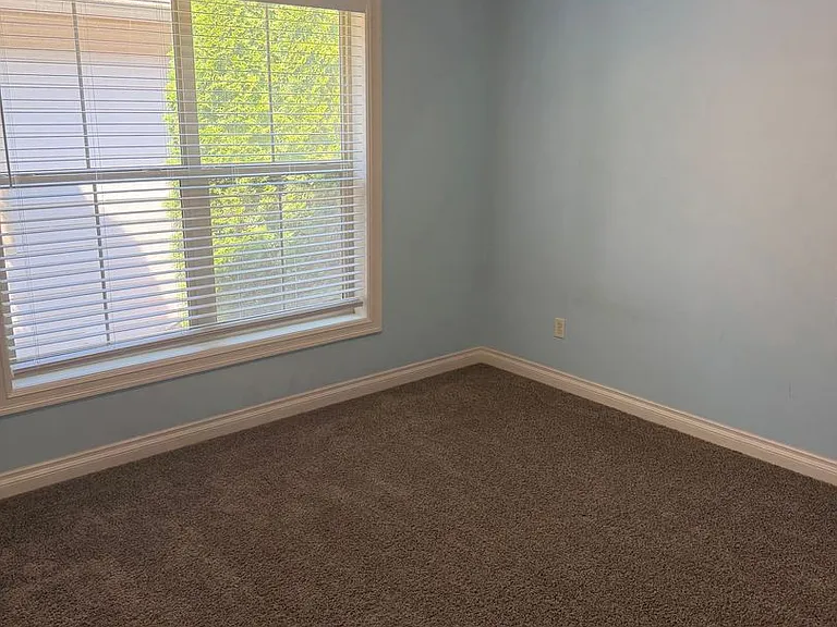 4033 Scottdale St — Photo 9