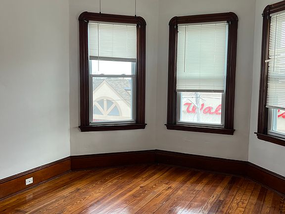 3rd image of 179 Eugenia St