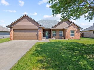 704 Katy Ln, Whitewright, TX 75491