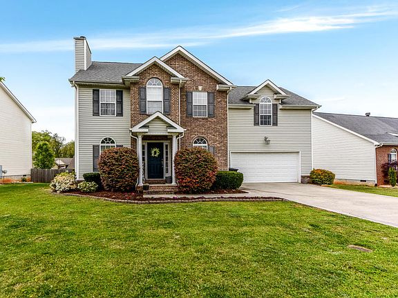 3rd image of 828 Mackenzie Dr
