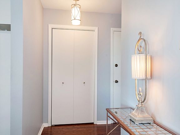 2nd image of 5406 Lincoln Ave APT 4D
