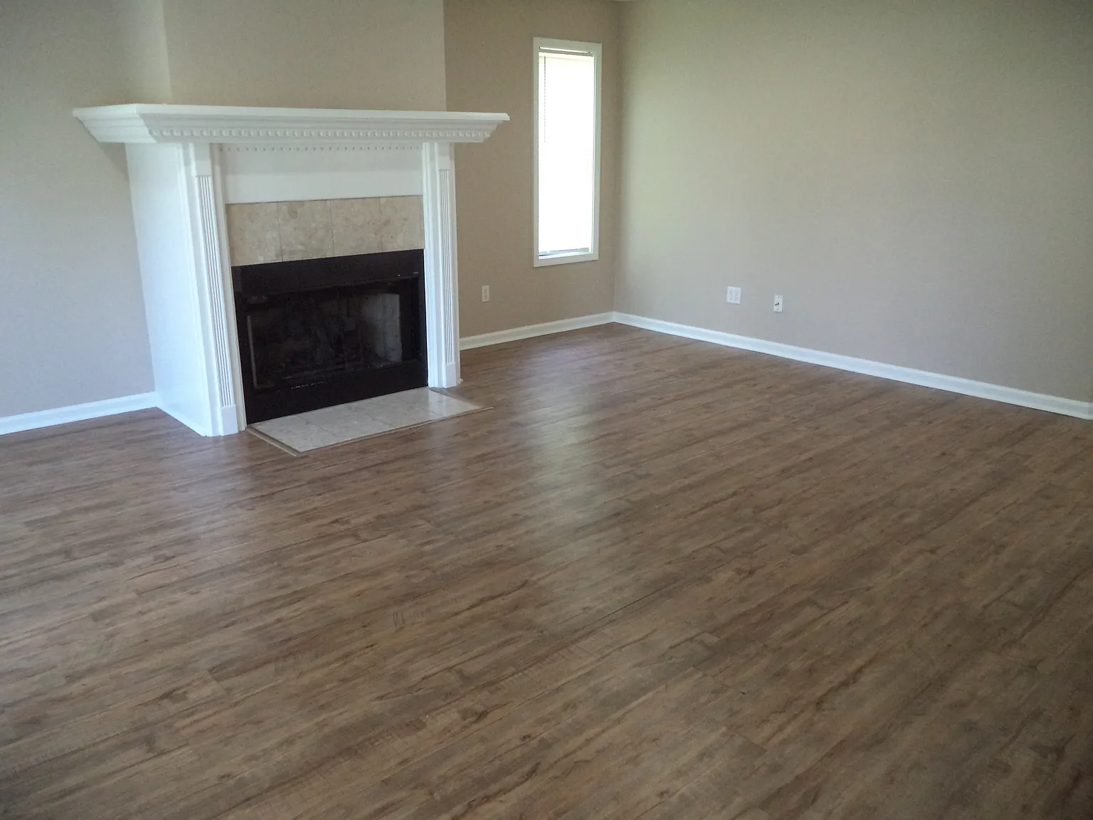 4 bed, 2.5 bath, 2398 sqft, $2,600 — Photo 2