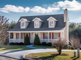 1124 Robins Meadow Ln, Bristol, TN 37620