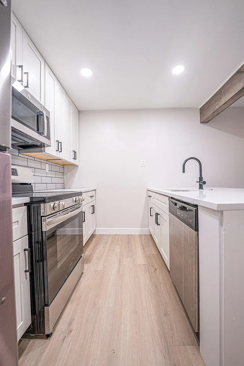 Building Photo - 7621-7631 Flora Ave #1