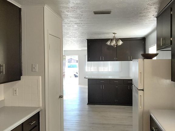 3rd image of 5639 Akra Ave #5639