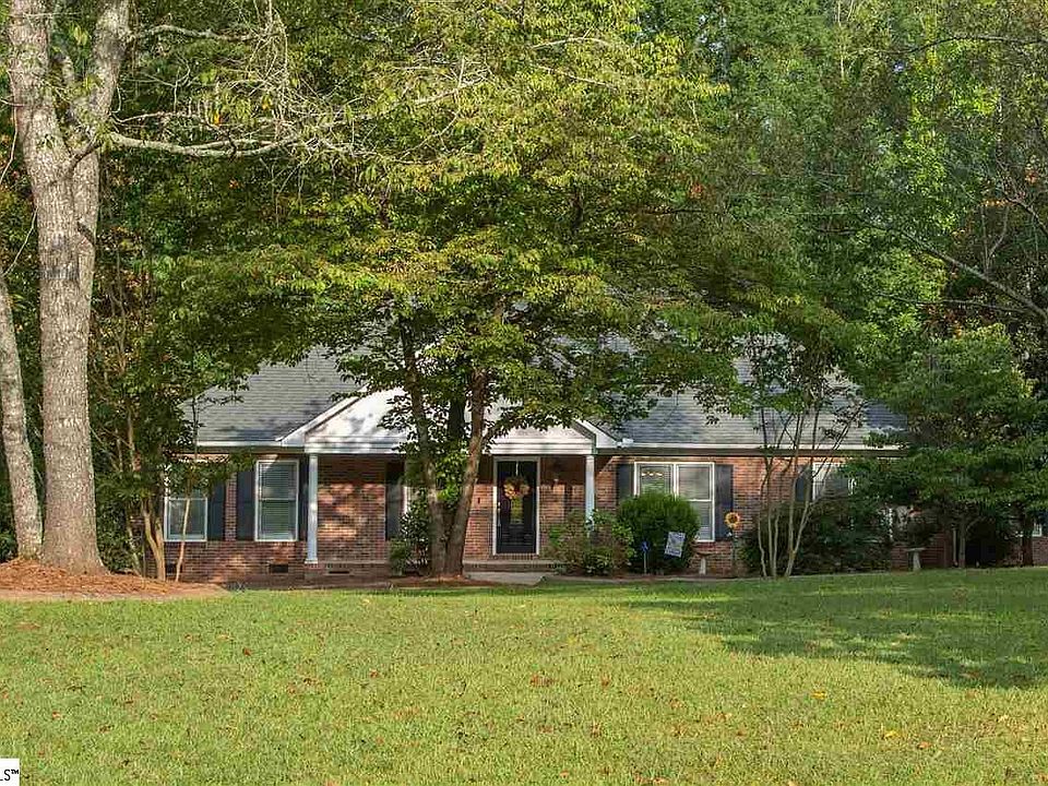 1st image of 137 Kingswood Cir
