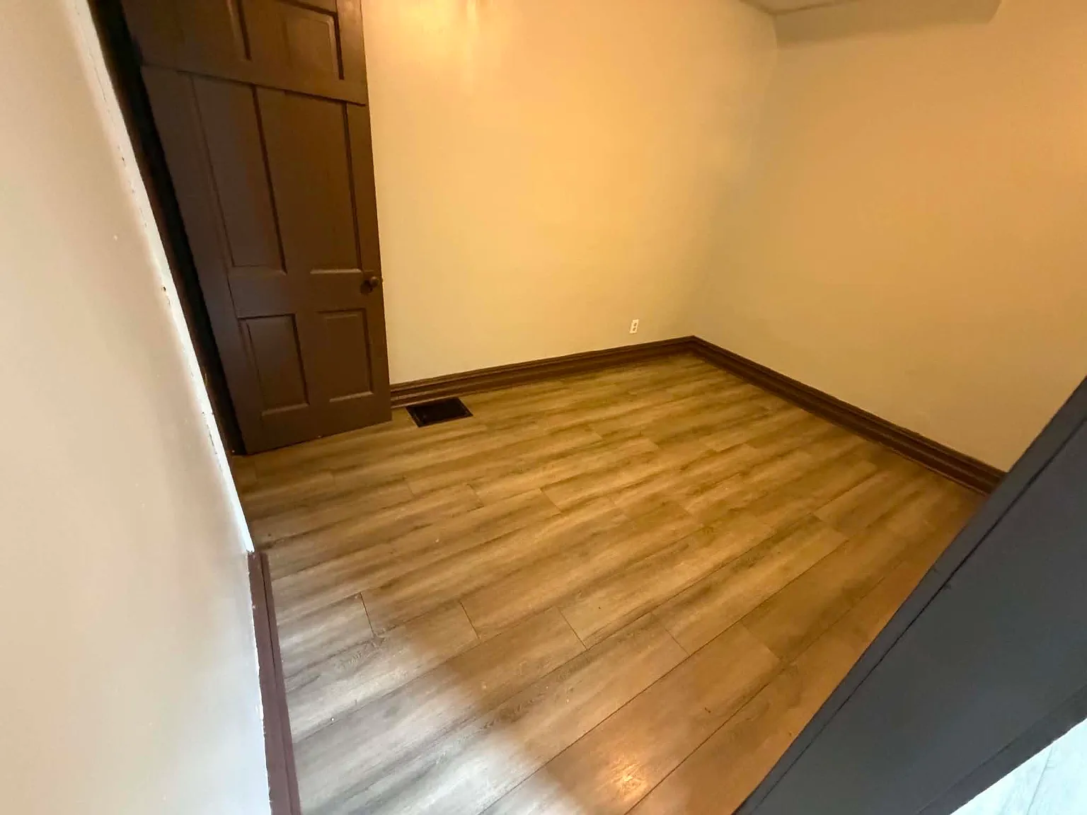 2 bed, 700 sqft, $800 — Photo 2