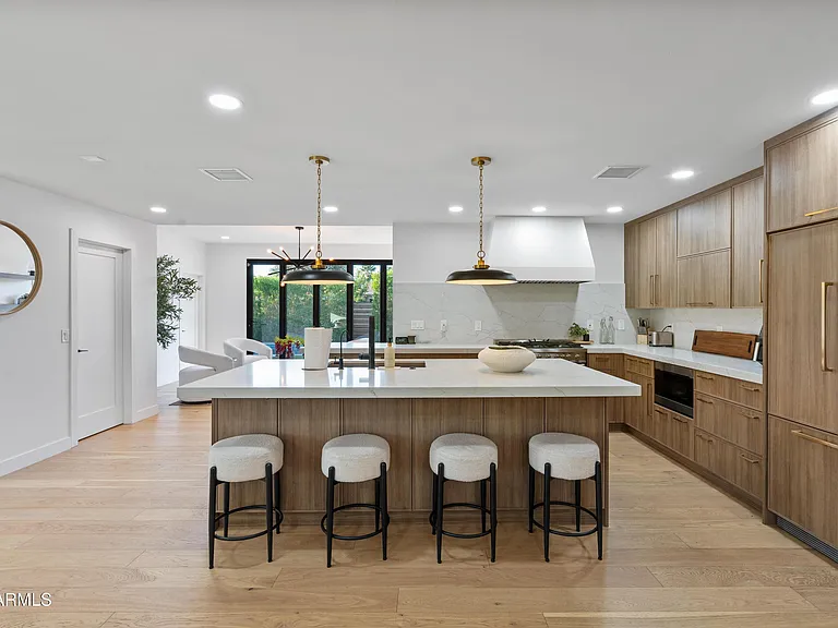 8614 E Highland Ave — Photo 13