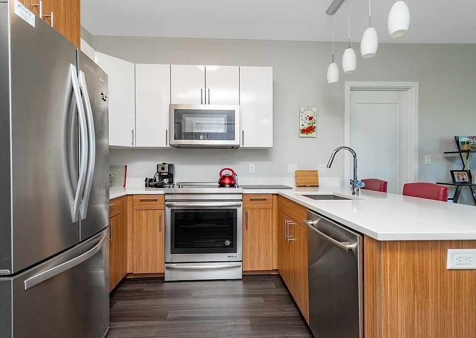 1st image of 999 Hancock St Unit 506