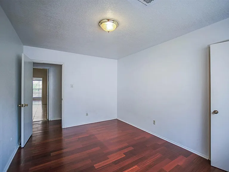 7010 Captain Dr — Photo 23