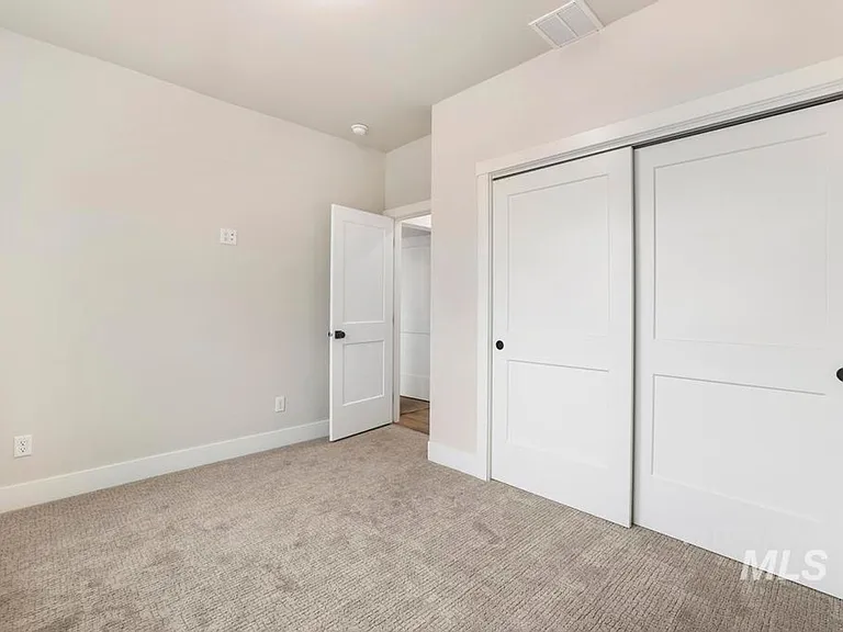 547 Canyon Falls Dr — Photo 29