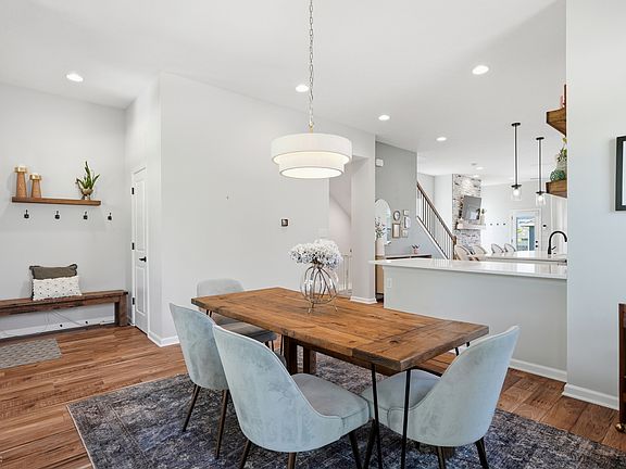 5th image of 2063 Winthrop Ave