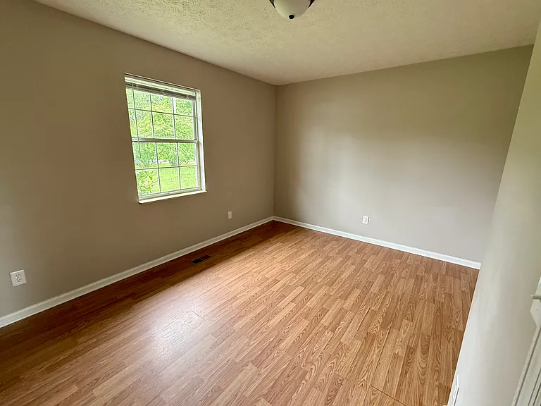 210 Crank Rd — Photo 9