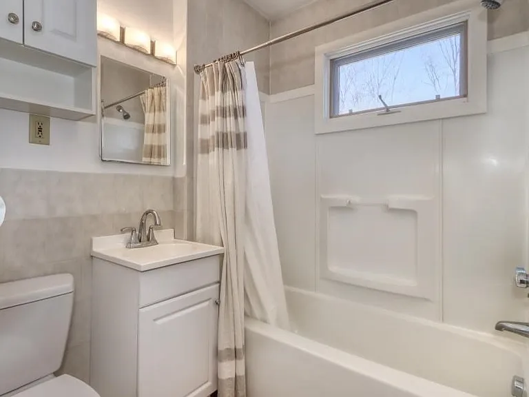 17 Russell Rd — Photo 2