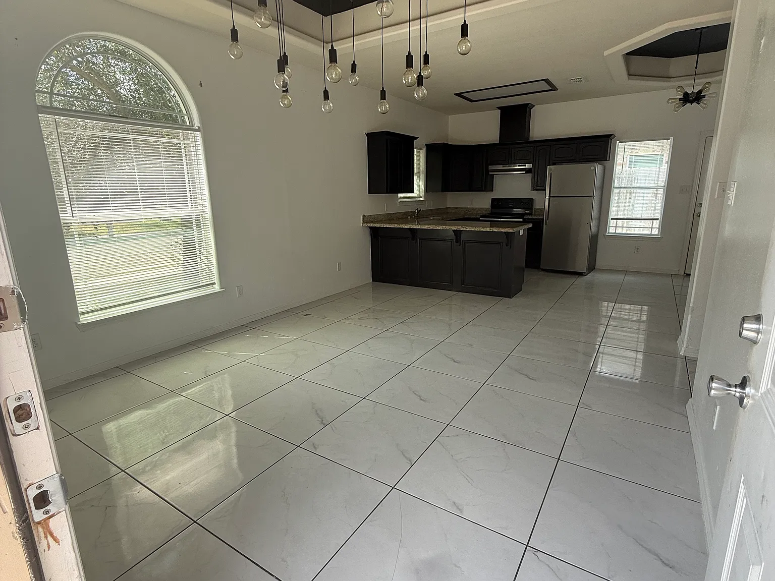 2 bed, 950 sqft, $975 — Photo 3