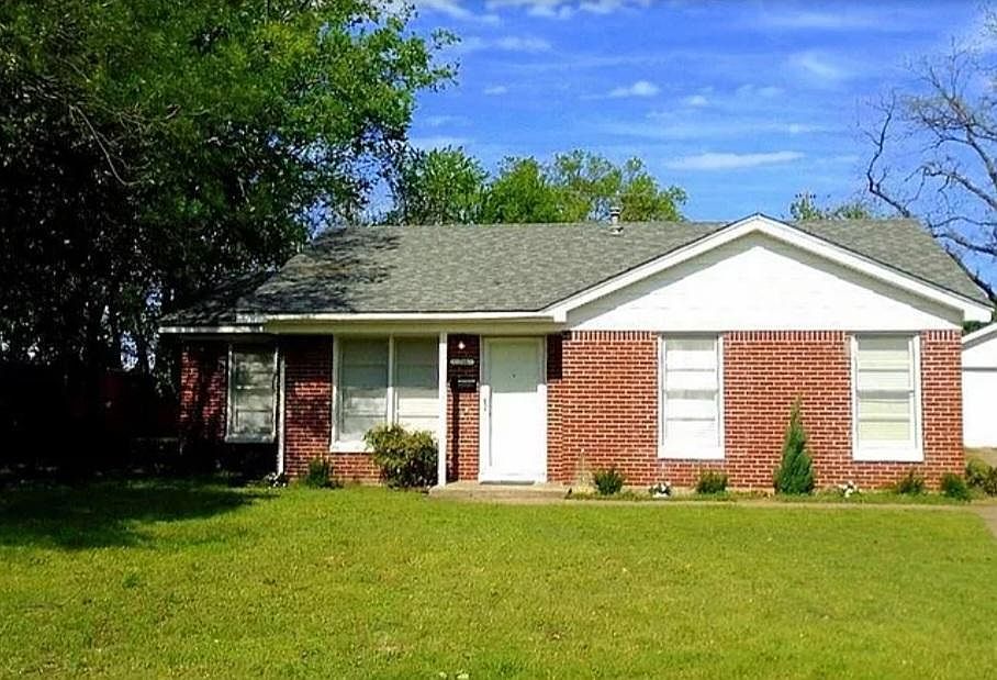 1st image of 736 Coates Dr