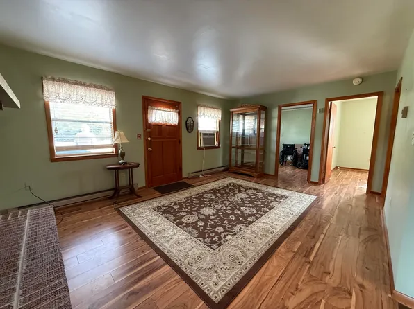 82 Daisy Ln E, Defuniak Springs, FL 32433