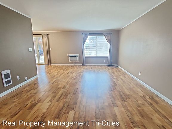 3rd image of 3121 W Hood Ave APT A104