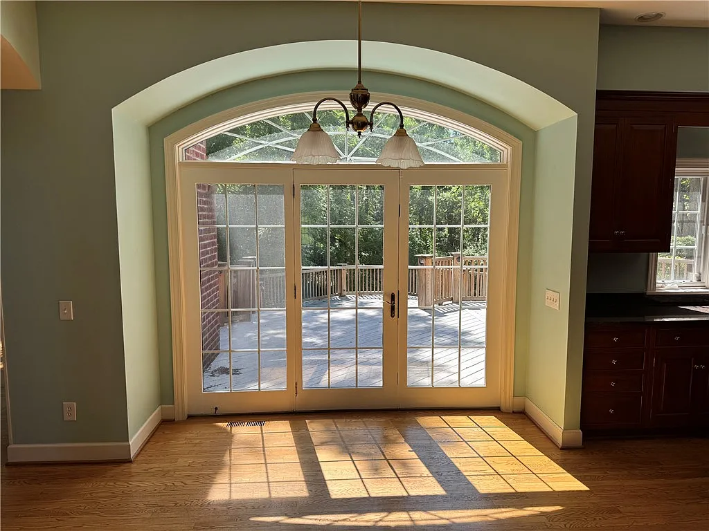 5 bed, 5.5 bath, 5746 sqft, $6,000 — Photo 3