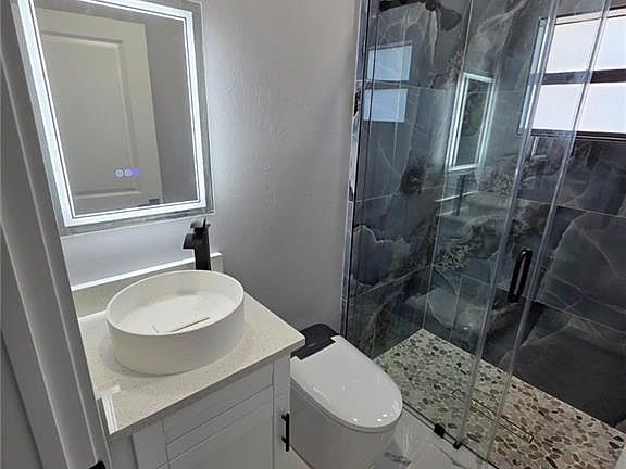 3rd image of 2423 Lantana AVE S