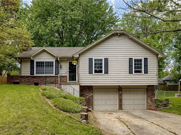 6716 NW Sioux Dr, Parkville, MO 64152