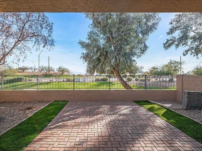12025 W Polk St — Photo 47